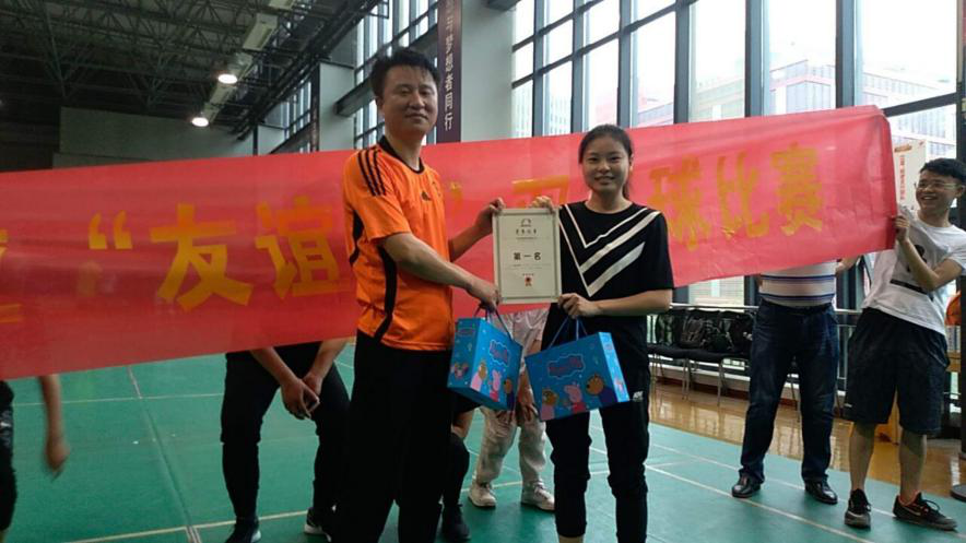 揮動激情，團結一心——武漢騰亞成功舉辦首屆“羽毛球”比賽