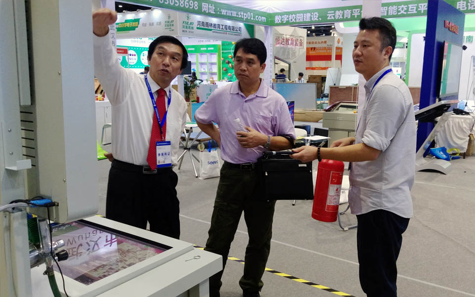 廣西省安監局領導蒞臨騰亞科技參觀指導