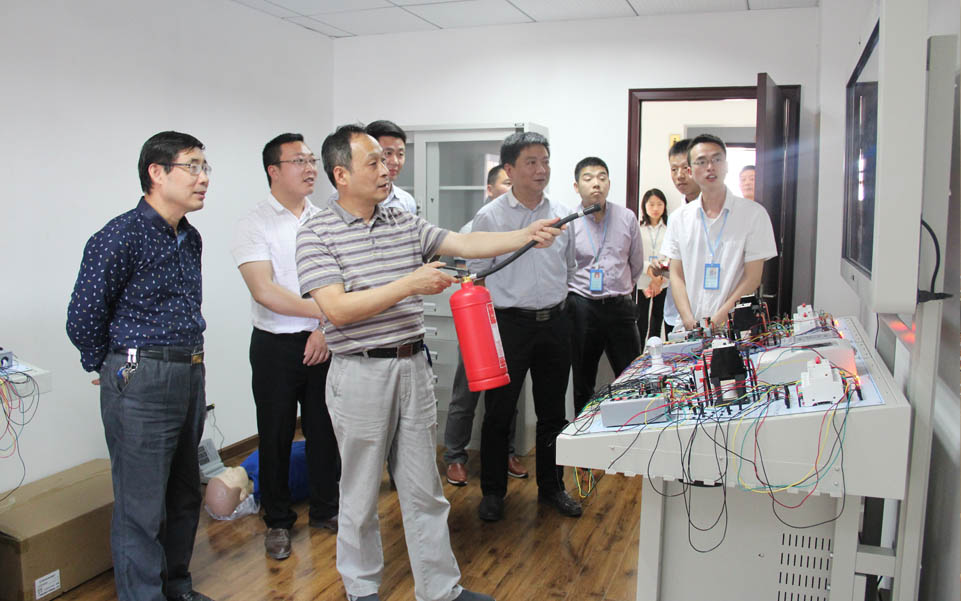 湖北省安監局局領導，宣教中心及人事處領導考察我司